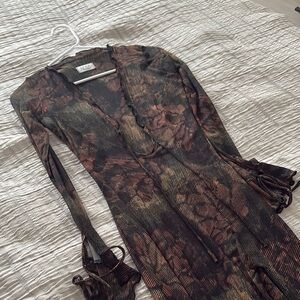 RESA Sheer Dress with Earthy Tones
Lennon Maxi in autumn 
Only worn once